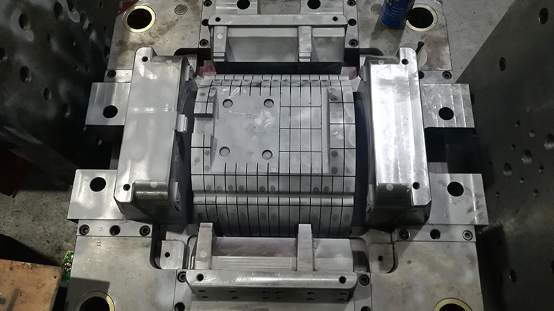 连续冲压模具报价，如何精准把握成本与性能？**
