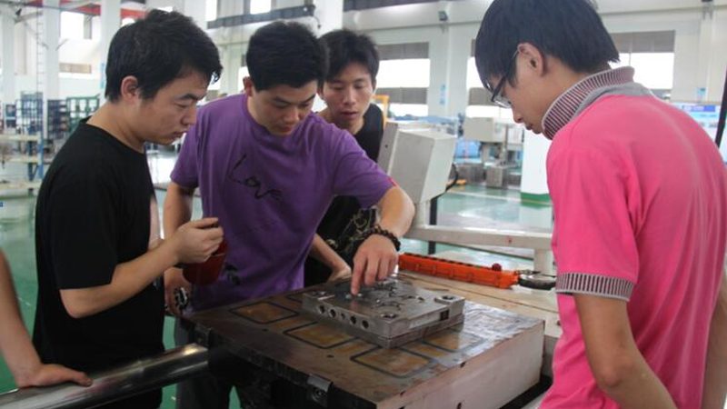 塑胶模具加工流程：从图纸到成品的七个关键环节
